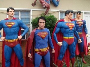 スーパーマンに憧れすぎて整形した男性の話題