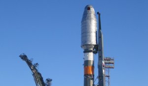 衛生の破片が民家に落下