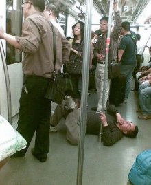 足が臭すぎて暴行殺人事件-中国北京の地下鉄で