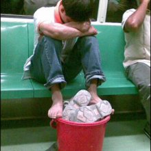 足が臭すぎて暴行殺人事件-中国北京の地下鉄で