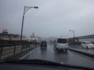 台風、街やお店の様子など