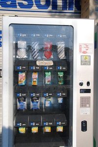 こんなモノもあるのか!? 世界のおもしろ販売機