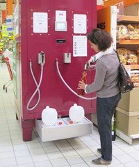 こんなモノもあるのか!? 世界のおもしろ販売機