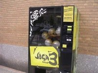 こんなモノもあるのか!? 世界のおもしろ販売機