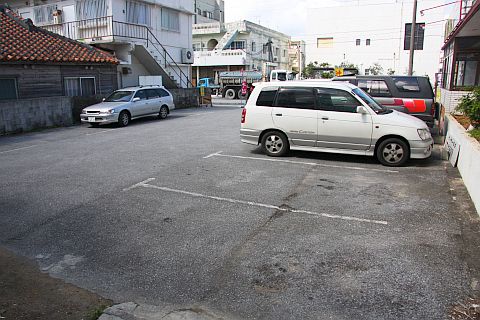 やっちーすば　駐車場