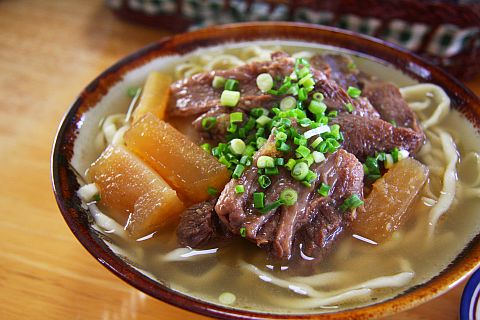 やっちーすば　牛スジそば