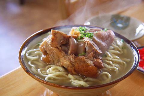 やっちーすば　てびちそば