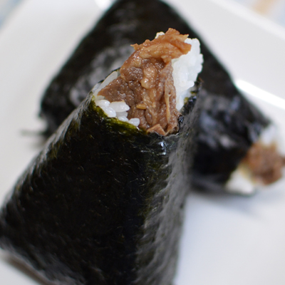 焼肉と半熟卵おにぎり
