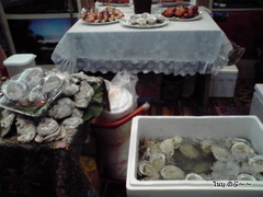生牡蠣や海老