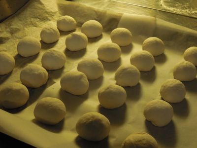 せっせとパン作り