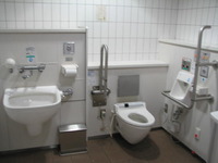 みんなのトイレ．．．ユニバーサルデザイン
