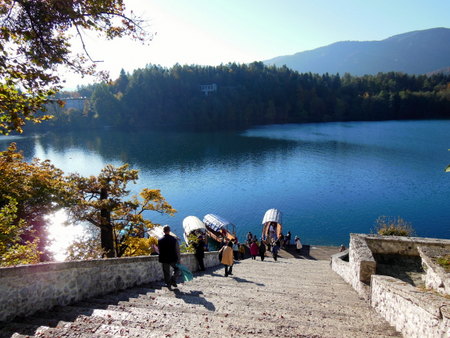 秋のクロチア・スロヴェニアの旅  ブレツド湖の聖マリア教会