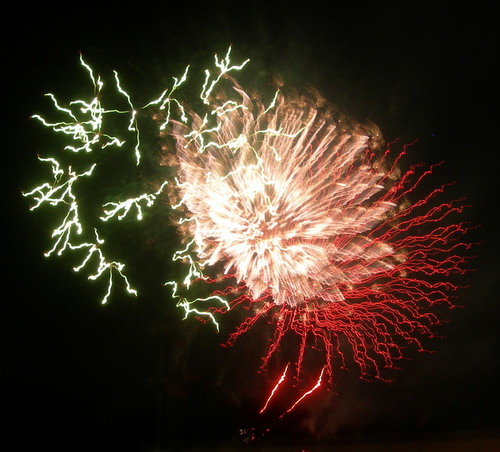 沖縄県うるま市まつりの奇麗な花火