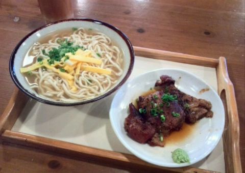 北谷町 かめぜん食堂 炙り軟骨ソーキそば