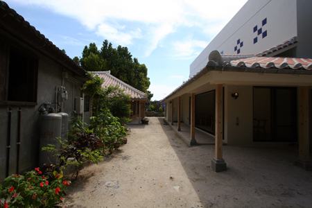 古民家風家屋の写真を撮ってきました。
