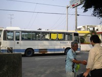 遠足のバス運転手