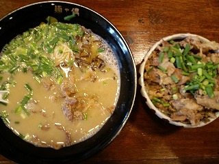 沖縄 北谷 らーめん 豚骨 とんこつ もとなり 麺や偶 ホテル コンドミニアム ロングステイ 長期滞在 マンスリー ウィークリー 泊まる 宿泊 リゾートの住人 番頭 サービスアパート