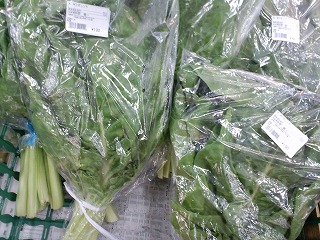 沖縄 家庭料理 野菜 大根 パイナップル 島とうがらし ししとう フダンソウ 人参しりしりー 北谷 ホテル コンドミニアム ロングステイ 長期滞在 マンスリー ウィークリー 泊まる 宿泊 リゾートの住人 番頭 サービスアパート