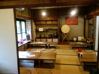 沖縄 琉球茶房 あしびうなぁ 首里城 県立芸術大学 沖縄そば 庭園 琉球王朝 美里御殿 北谷 ホテル コンドミニアム ロングステイ マンスリー 長期滞在 ウィークリー 泊まる 宿泊 リゾートの住人 番頭 サービスアパート