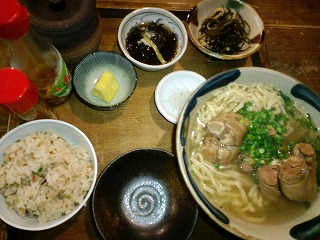 沖縄 琉球茶房 あしびうなぁ 首里城 県立芸術大学 沖縄そば 庭園 琉球王朝 美里御殿 北谷 ホテル コンドミニアム ロングステイ マンスリー 長期滞在 ウィークリー 泊まる 宿泊 リゾートの住人 番頭 サービスアパート