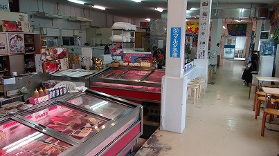 沖縄 夕日 魚市場 マグロ丼 三線 音色 歌声 北谷 宿泊 ホテル コンドミニアム ロングステイ 長期滞在 マンスリー ウィークリー 泊まる 宿泊 リゾートの住人 番頭 サービスアパート ウェディング ゴルフ