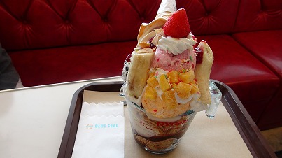 沖縄 bigdip牧港店 ブルーシール アイスクリーム アドベンチャー パフェ 夏 北谷 ホテル コンドミニアム ロングステイ 長期滞在 マンスリー ウィークリー 泊まる 宿泊 リゾートの住人 番頭 サービスアパート