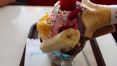 沖縄 bigdip牧港店 ブルーシール アイスクリーム アドベンチャー パフェ 夏 北谷 ホテル コンドミニアム ロングステイ 長期滞在 マンスリー ウィークリー 泊まる 宿泊 リゾートの住人 番頭 サービスアパート