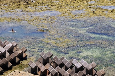沖縄 北谷 キッズルーム ホテル コンドミニアム 長期滞在 ロングステイ マンスリー ウィークリー 宿泊 泊まる プール リゾートの住人 番頭 サービスアパート