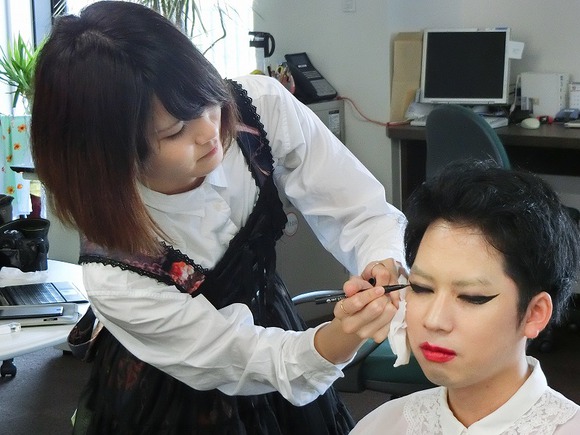 【ハロウィンの裏話】総額10万円相当の仮装で人格が変わることが判明。 ハロウィンのコスプレメイクの準備 女装