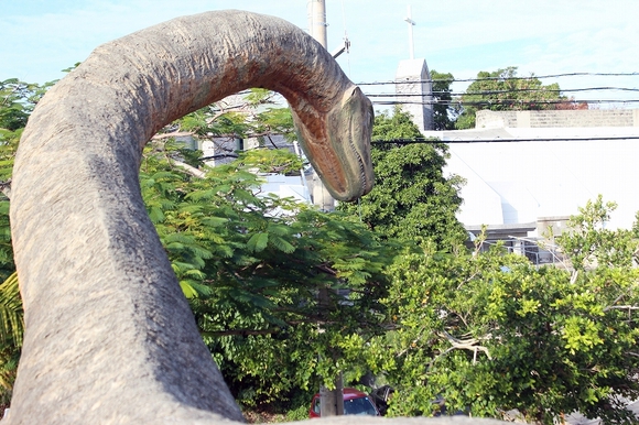 那覇市の具志宮城東公園 恐竜の遊具