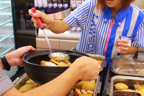【夏こそ、おでん】ローソン沖縄で「おでん」を買う!8/25(月)まで激安70円セール実施中! 【夏こそ、おでん】ローソン沖縄で「おでん」を買う!8/25(月)まで激安70円セール実施中!