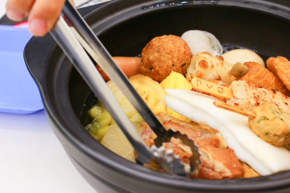 【夏こそ、おでん】ローソン沖縄で「おでん」を買う!8/25(月)まで激安70円セール実施中! 【夏こそ、おでん】ローソン沖縄で「おでん」を買う!8/25(月)まで激安70円セール実施中!