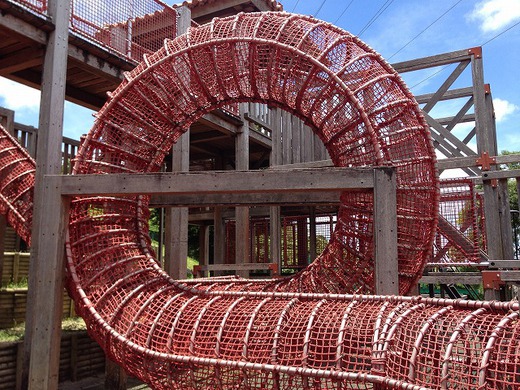 【遊具の屋根が赤瓦!?】「浦添大公園」にある沖縄テイストのアスレチック遊具で遊ぼう! 【遊具の屋根が赤瓦!?】「浦添大公園」にある沖縄テイストのアスレチック遊具で遊ぼう!