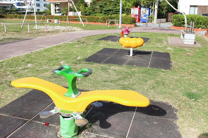 与那原 東浜きょうりゅう公園 スプリング遊具