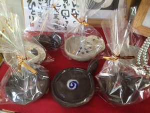 ほっこりする☆盛り塩用のお皿を作ってくださいました(≧∇≦) ほっこりする☆盛り塩用のお皿を作ってくださいました(≧∇≦)