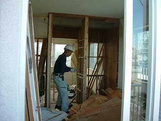住宅の改修工事を行っています。