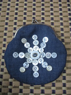 白いボタン達のがま口