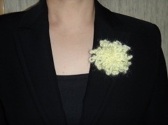 鎖編みのお花のブローチ