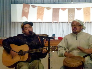 もとぶ手作り市 大望年会の様子です 酒と音楽とノンアルコール