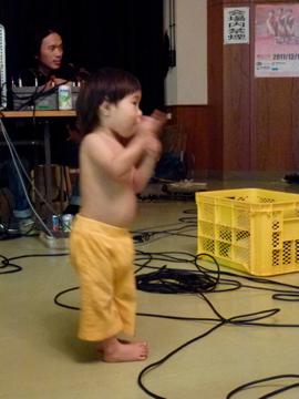 もとぶ手作り市 大望年会の様子です 酒と音楽とノンアルコール