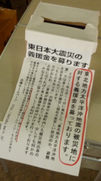 音楽と雨とふれあいともとぶ手作り市の様子です