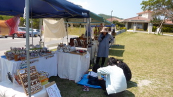はいちゃい!今帰仁からこんにちは!手作り市の様子です。