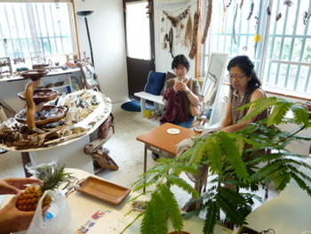 エバーフレッシュ急成長中の店内にearthgreenさん来店