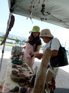 きれいなおねえさんがたくさん みんなえがおがみれました。