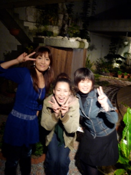 きれいなおねえさんがたくさん みんなえがおがみれました。