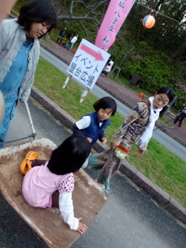 本部八重岳 桜が見ごろ 中国のTV局も!フォーレストマーけ