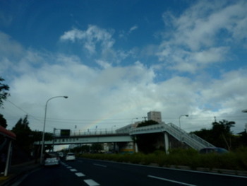 カタブイ空にはお楽しみが待っていますね。今年は虹が豊作!