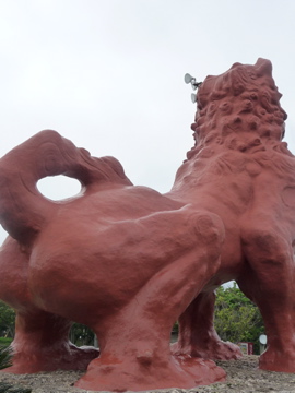 どうしても朝でかけてみたくて。シーサーのいる公園へ2人で。
