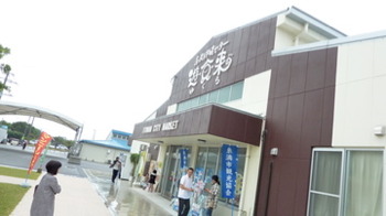 糸満ゆらり市は出店者という同じ目的の糸を感じました!