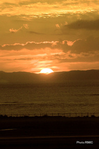 夕陽が綺麗でした　那覇食空港からの夕焼け模様